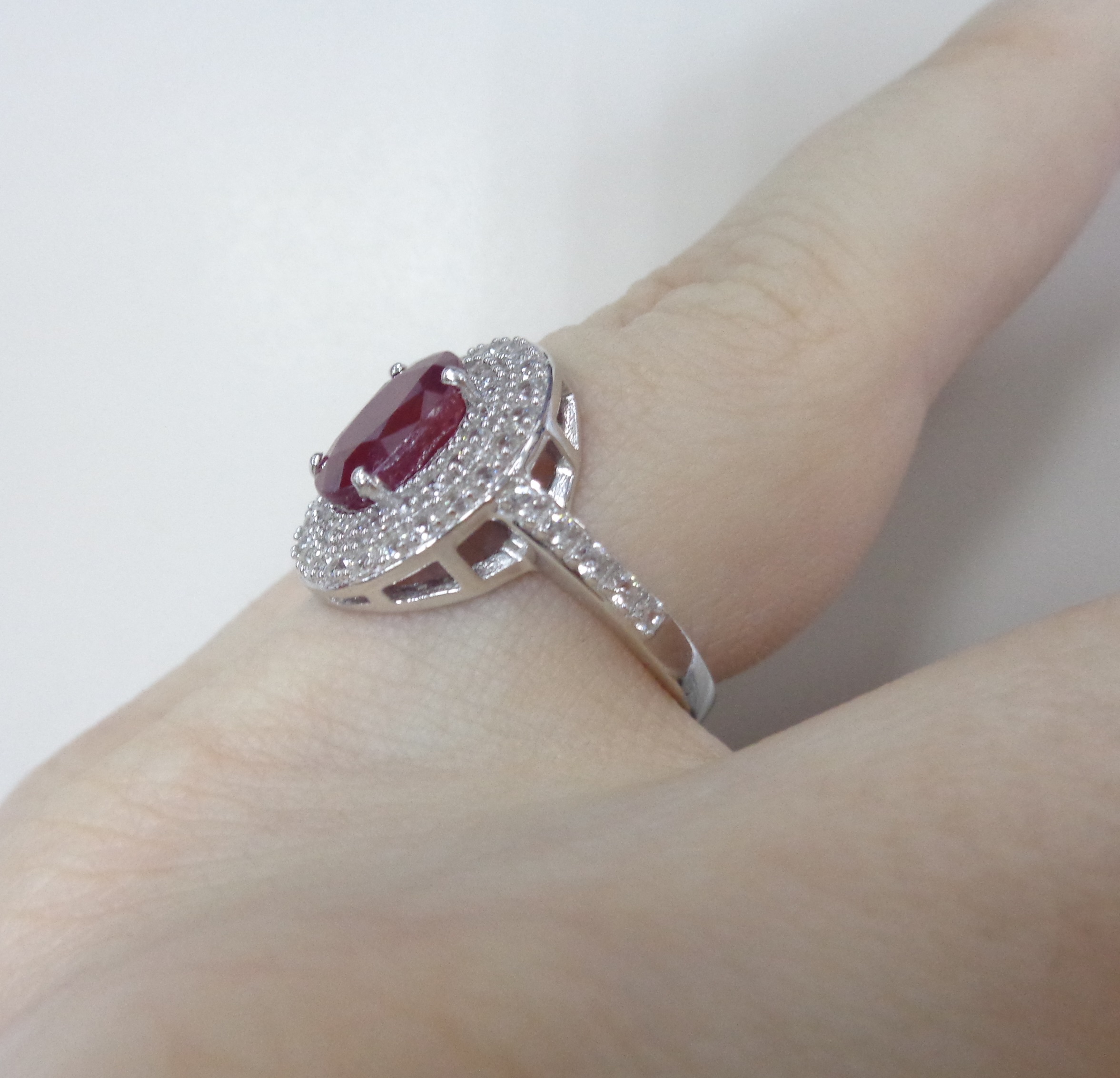 Серебряное кольцо с рубином